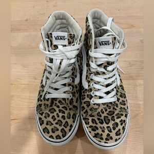 Woman’s High Top lace up Vans size 8
